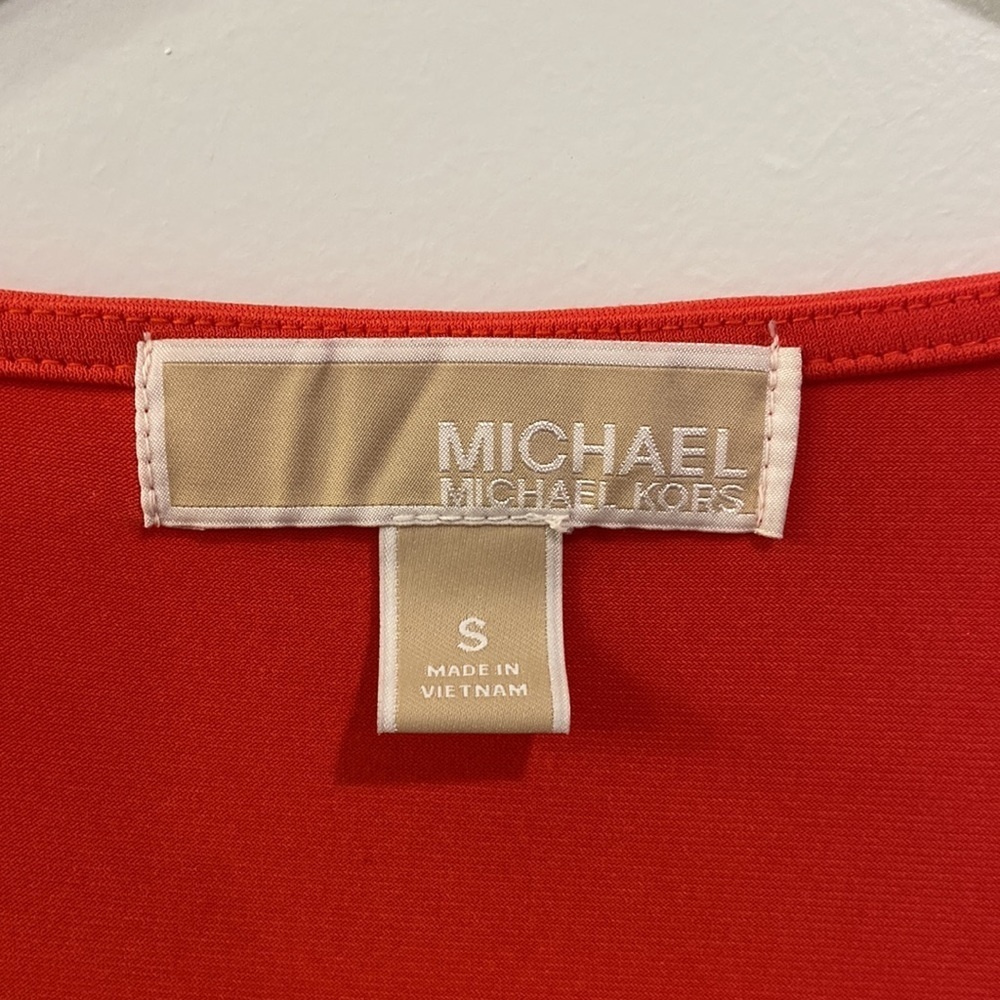 Michael Michael Kors Asymmetrical Sleeveless Blouse with Gold Buckle - Picture 3 of 9